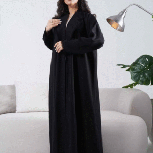 عباية سوداء بلمسات من الهدب