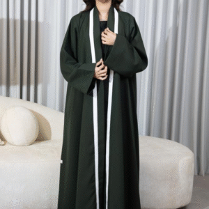 عباية كتان خضراء بتفاصيل بيضاء