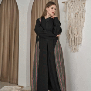 عباية سدو كريب أسود بتفاصيل تراثية