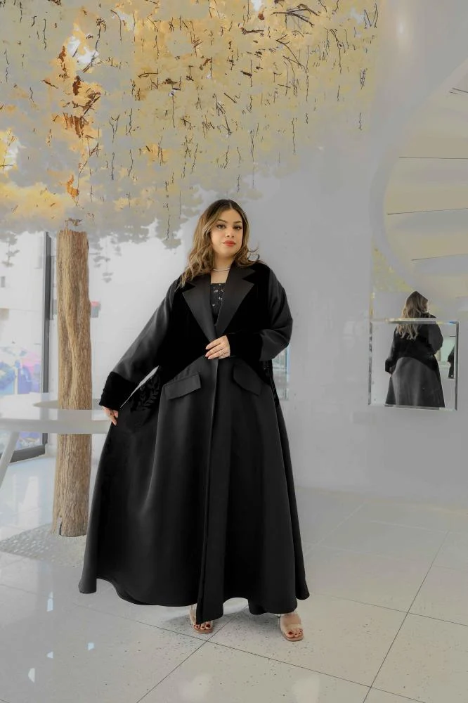 بليزر راقي مخمل اسود و تفتا بتطريز جانبي