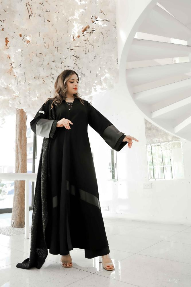 عباية شتوية فاخرة شانيل