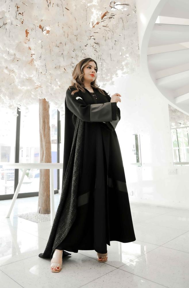 عباية شتوية فاخرة شانيل - الصورة 4