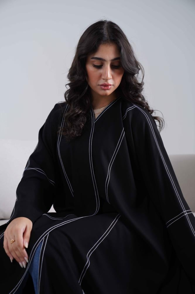 عباية سوداء بخطوط بيضاء - الصورة 2
