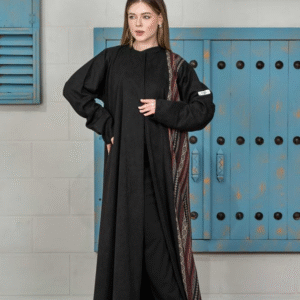 عباية كتان أسود بتفاصيل سدو تراثية