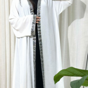 عباية قفطان بيضاء بتطريز أسود