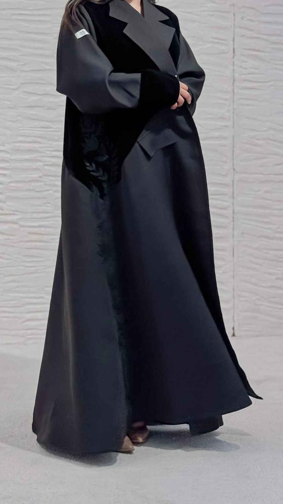 بليزر راقي مخمل اسود و تفتا بتطريز جانبي - الصورة 5