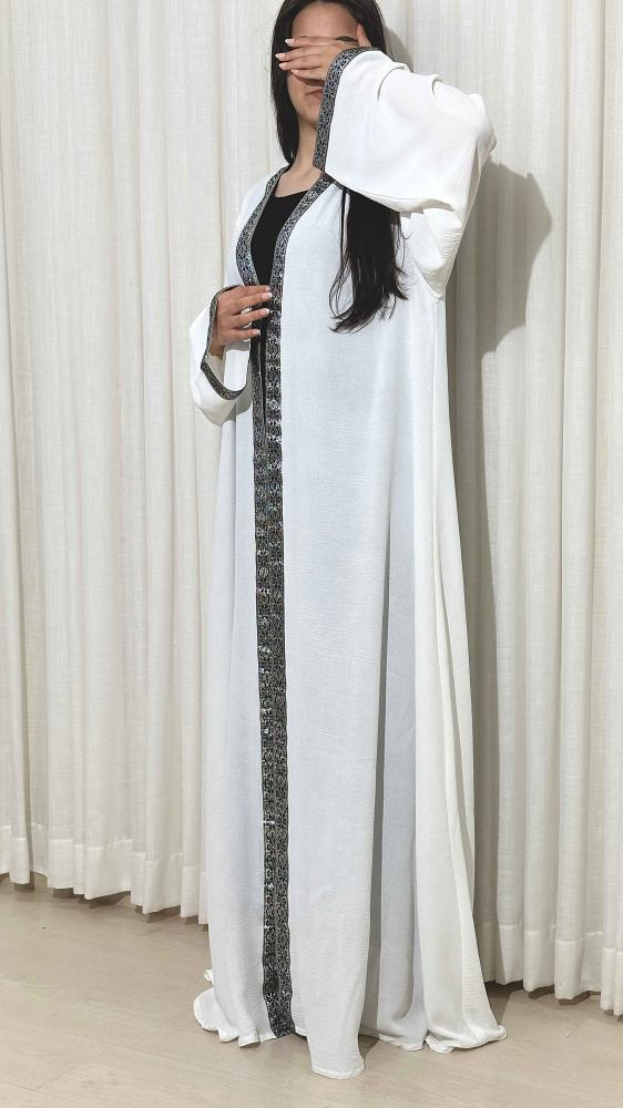 عباية قفطان بيضاء بتطريز أسود - الصورة 2