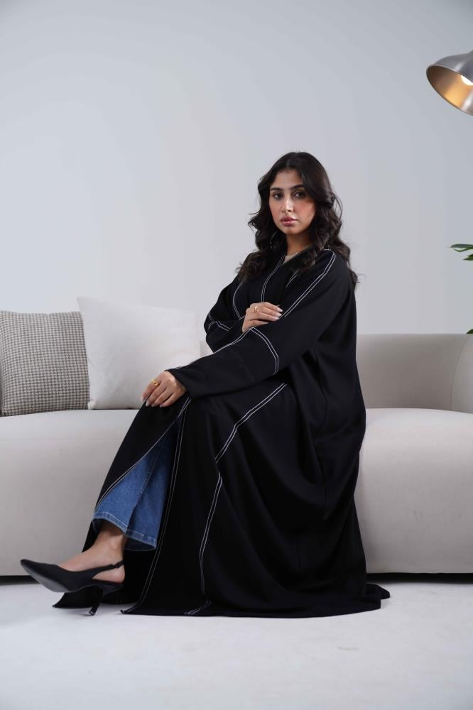 عباية سوداء بخطوط بيضاء - الصورة 3