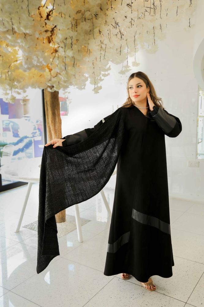 عباية شتوية فاخرة شانيل - الصورة 2