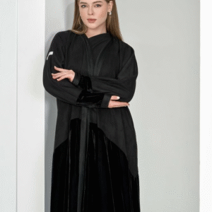 عباية سوداء كريب و مخمل بقصة A cut