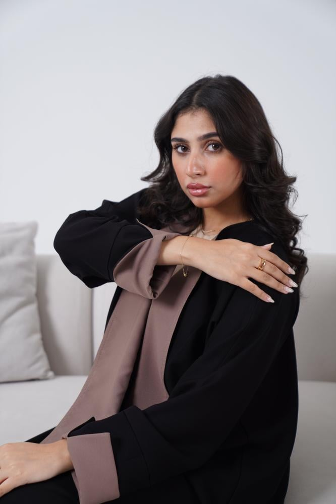 عبايه دبل فيس بتصميم راقٍ ومرونة فائقة - الصورة 3