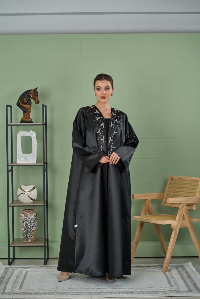عباية ساتان سوداء بتطريز فضي - الصورة 2