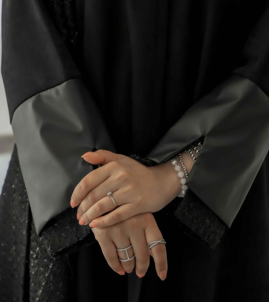 عباية شتوية فاخرة شانيل - الصورة 3