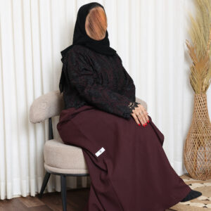 عباية شتوية عنّابية بقصّة واسعة